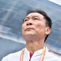 沈祥福与西海岸梯队孩子互动：青岛有非常好的发展足球的环境